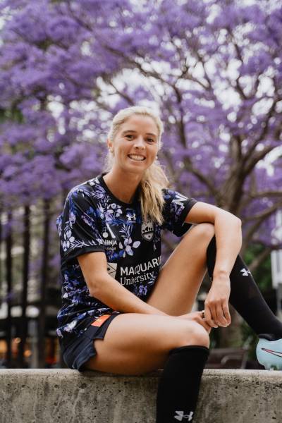 sydney_fc_25_26_under_armour_third_kit_b.jpg