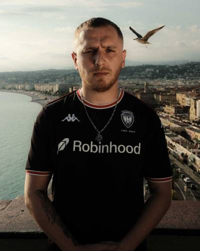 ogc_nice_25_26_kappa_populaire_sud_kit_3.jpg