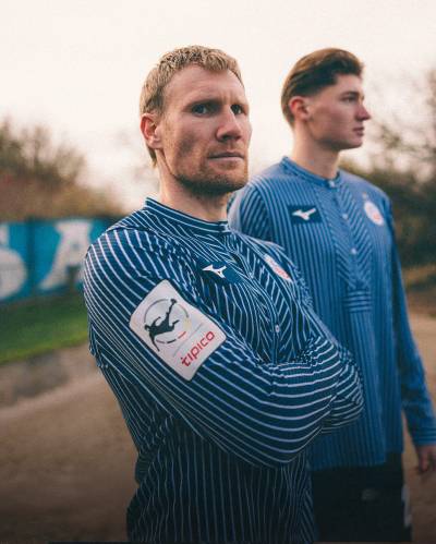 hansa_rostock_2025_mizuno_60th_anniversary_shirt_b.jpg
