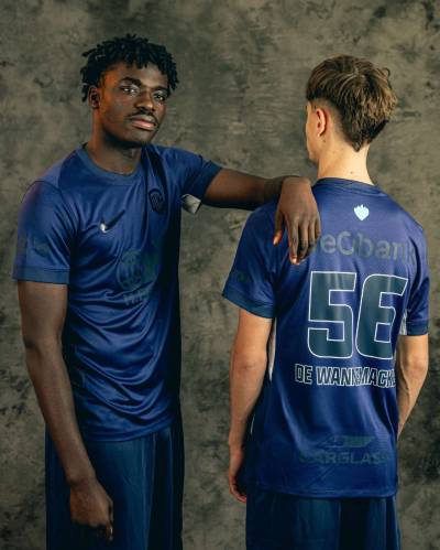 krc_genk_2025_nike_warmste_week_shirt_c.jpg