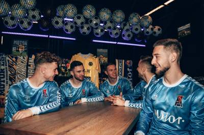 motor_lublin_2025_hummel_75th_anniversary_shirt_6.jpg