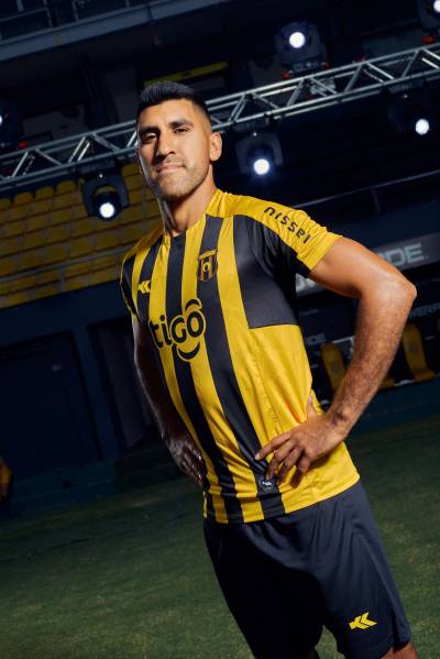 club_guarani_2023_kyrios_home_away_kits_d.jpeg