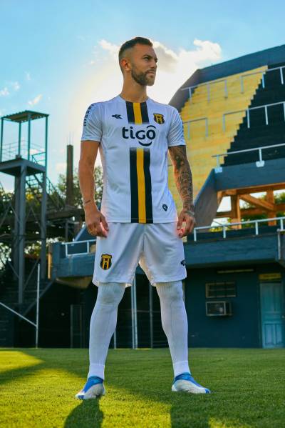club_guarani_2023_kyrios_home_away_kits_f.jpeg