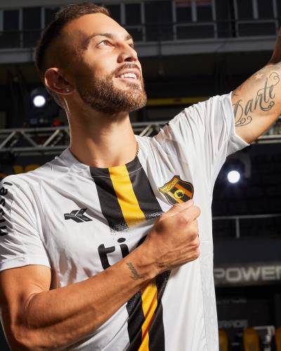 club_guarani_2023_kyrios_home_away_kits_h.jpeg