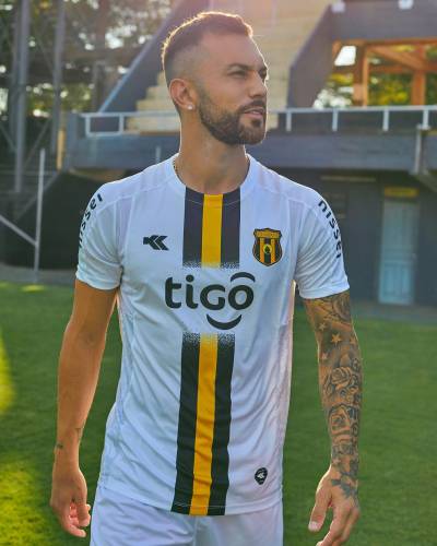 club_guarani_2023_kyrios_home_away_kits_j.jpeg