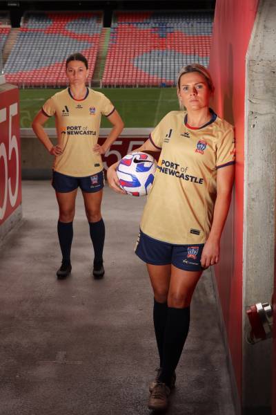 newcastle_jets_2022_2023_home_away_third_kit_2.jpg