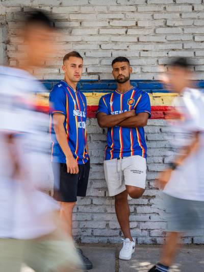 colegiales_2026_macron_home_away_kits_e.jpg