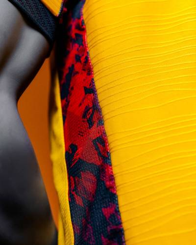 ecuador_2026_world_cup_home_kit_3.jpg