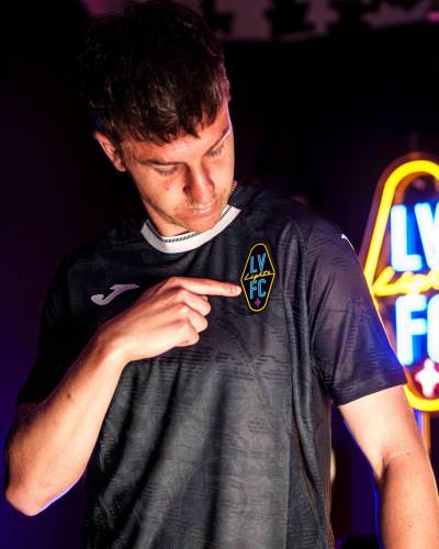 las_vegas_lights_2026_joma_home_kit_2.jpg