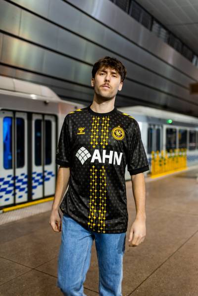 pittsburgh_riverhounds_2026_hummel_home_kit_a.jpg