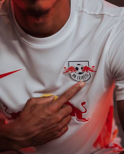 rb_leipzig_2022_2023_special_edition_on_fire_kit_6.jpg
