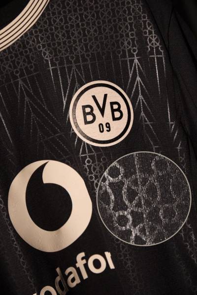borussia_dortmund_2026_puma_rote_erde_stadium_jersey_d.jpg