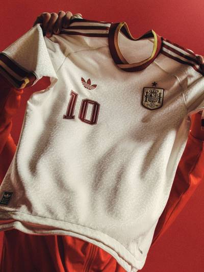 spain_2026_adidas_away_kit_1.jpeg