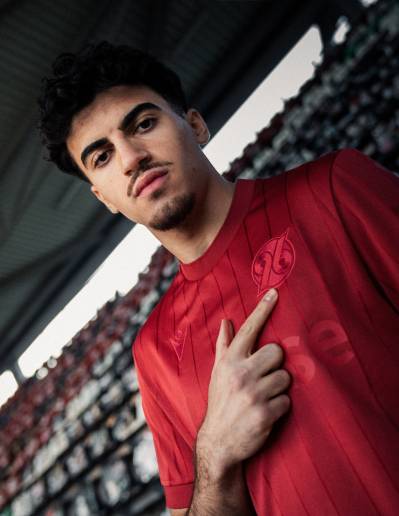 hannover_96_macron_130th_anniversary_jersey_a2.jpg