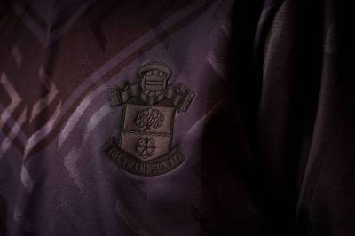 southampton_93_95_pony_blackout_retro_shirt_b.jpg