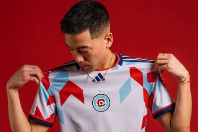 chicago_fire_2023_2024_adidas_away_kit_2.jpg
