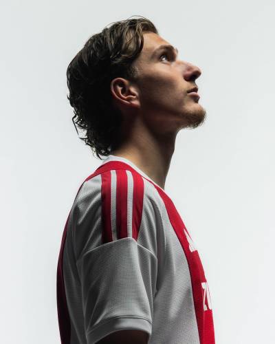 ajax_26_27_adidas_home_kit_f.jpeg