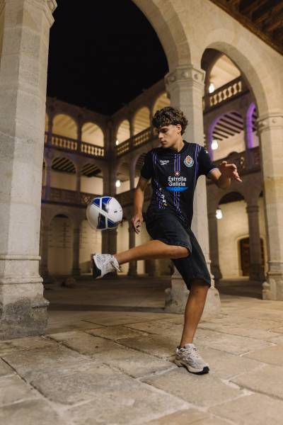 real_valladolid_26_27_reebok_away_kit_a04.jpg
