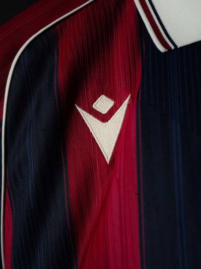 levante_ud_26_27_macron_home_kit_b.jpg