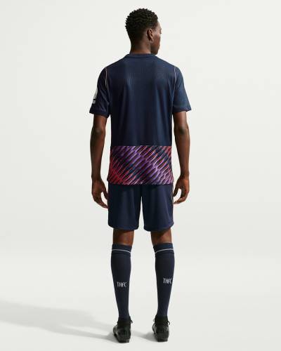 tottenham_hotspur_26_27_nike_away_kit_4.jpeg