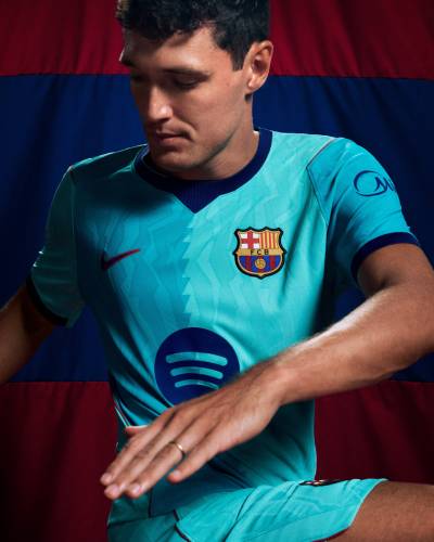 barcelona_26_27_nike_third_kit_d2.jpg