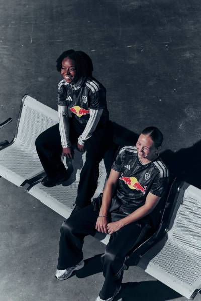leeds_united_26_27_adidas_third_kit_e.jpeg