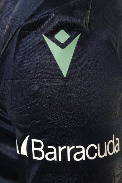 reading_26_27_macron_away_kit_d.jpg