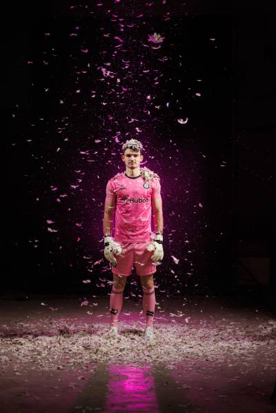 bristol_city_2023_2024_oneills_goalkeeper_kits_e.jpeg