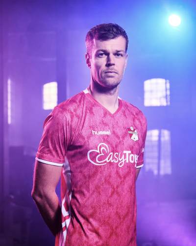 emmen_2023_hummel_pink_shirt_1.jpeg