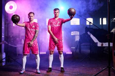 emmen_2023_hummel_pink_shirt_2.jpeg