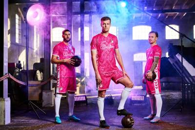 emmen_2023_hummel_pink_shirt_3.jpeg