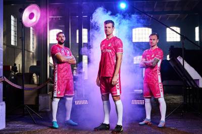 emmen_2023_hummel_pink_shirt_a.jpeg