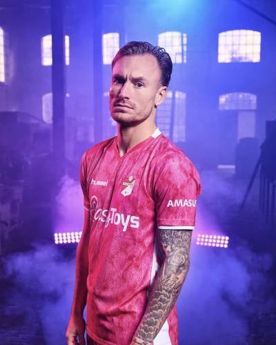 emmen_2023_hummel_pink_shirt_c.jpeg