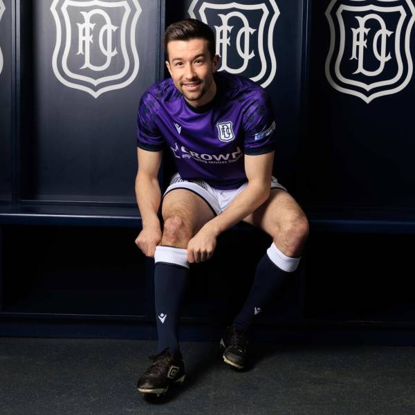 dundee_fc_2022_23_macron_third_kit_b.jpeg