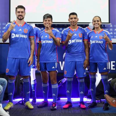 universidad_de_chile_2023_24_adidas_home_kit_g.jpeg