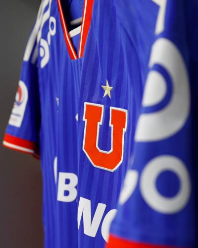 universidad_de_chile_2023_24_adidas_home_kit_h.jpeg