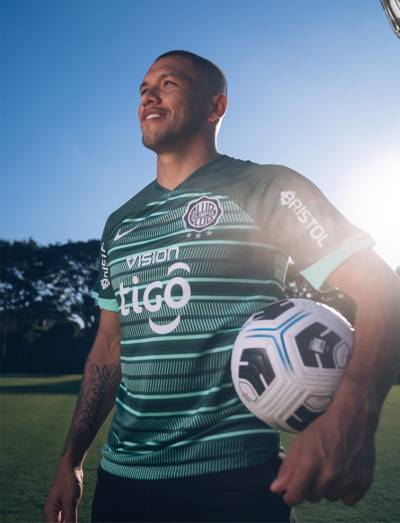 club_olimpia_2023_nike_third_kit_2.jpg
