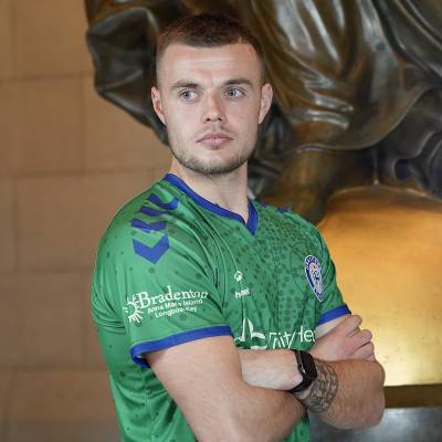 hartford_athletic_2023_hummel_home_kit_a.jpeg