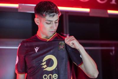 valour_fc_2023_macron_away_kit_d.jpeg