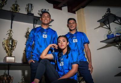el_salvador_2023_24_umbro_home_kit_a.jpeg