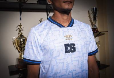 el_salvador_2023_24_umbro_away_kit_b.jpeg