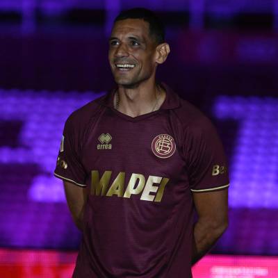 lanus_2023_errea_home_away_kits_b.jpeg