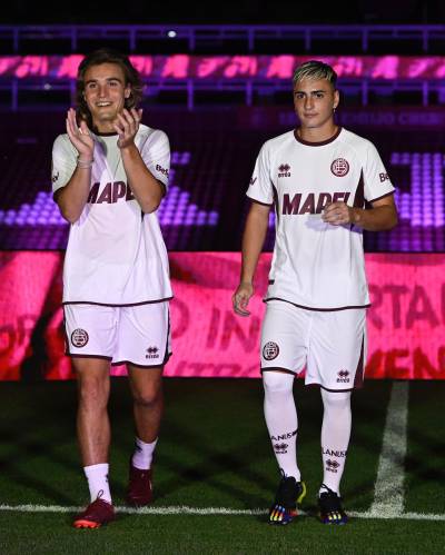 lanus_2023_errea_home_away_kits_f.jpeg