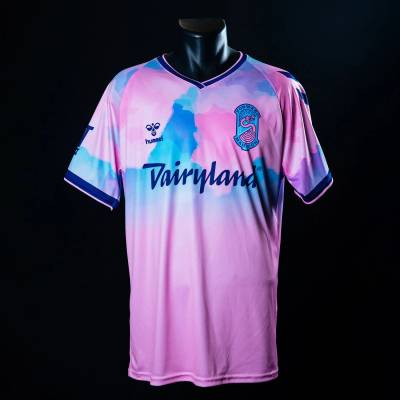 forward_madison_2023_hummel_away_kit_1.jpg