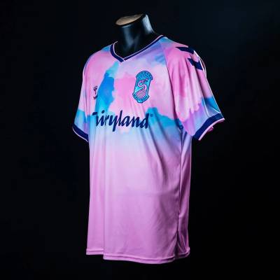 forward_madison_2023_hummel_away_kit_3.jpg