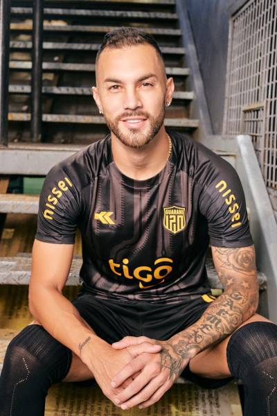 club_guarani_2023_kyrios_120th_anniversary_shirt_2.jpg