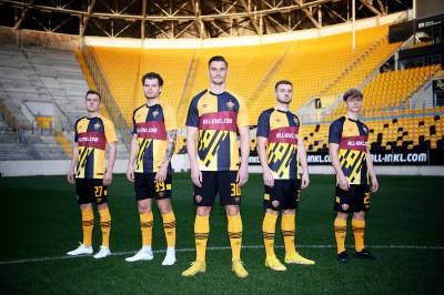 dynamo_dresden_2023_umbro_70th_anniversary_shirt_a.jpeg
