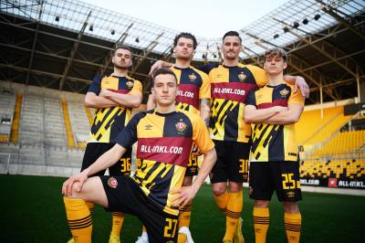 dynamo_dresden_2023_umbro_70th_anniversary_shirt_b.jpeg