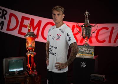 corinthians_2023_24_nike_home_kit_2.jpeg