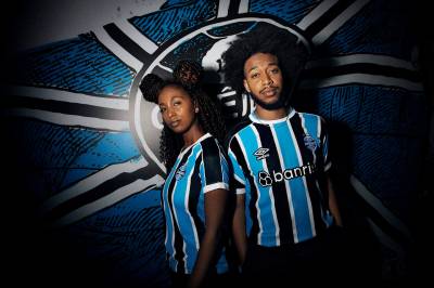 gremio_2023_24_umbro_home_kit_1.jpeg